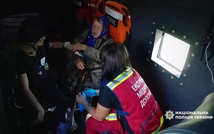 Екіпаж "Білих янголів" на Сумщині врятував з-під ворожих обстрілів літню жінку