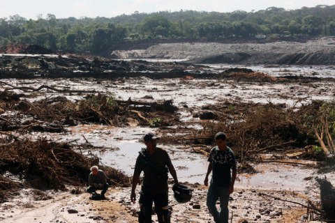 300 людей зникли безвісти при прориві греблі біля залізорудної шахти в Бразилії
