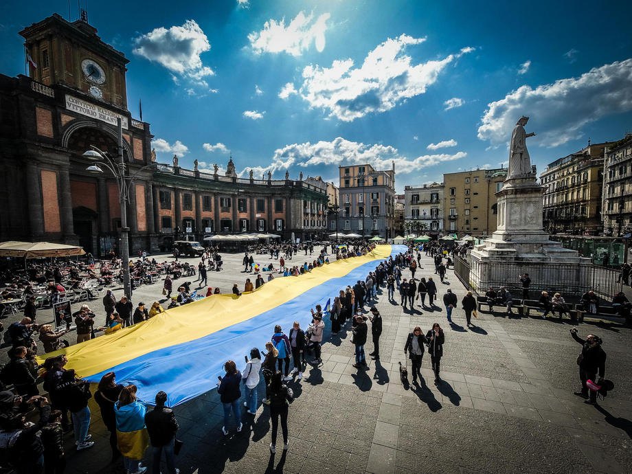 Українська громада Неаполя під час акції проти вторгнення рф в Україну, 20 березня 2022 р.