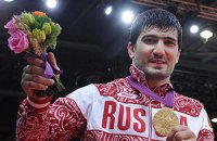 Олимпийский чемпион-борец в знак протеста вернет медаль