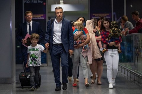 Из Грузии в Украину вернулись все 10 детей семьи Сусляк