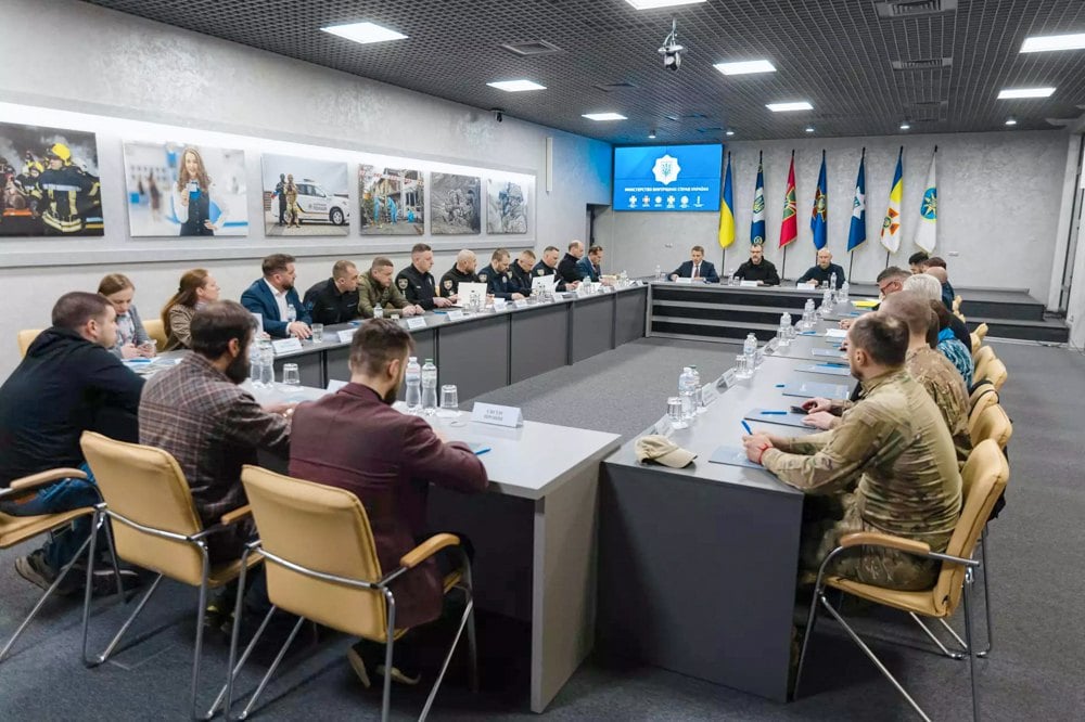 Експертні консультації щодо законодавчого врегулювання цивільної вогнепальної зброї