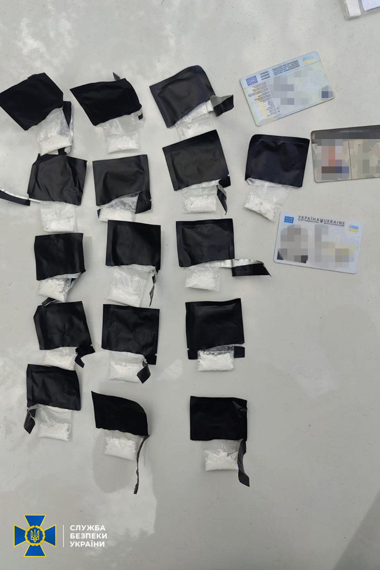 Вилучені наркотики під час обшуків