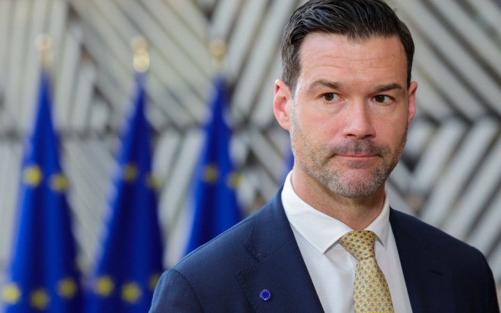 Міністр міграції Швеції підтвердив причетність свого сина до ультраправих активістів