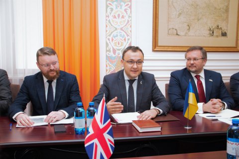 Украина начала с Британией визовый диалог 