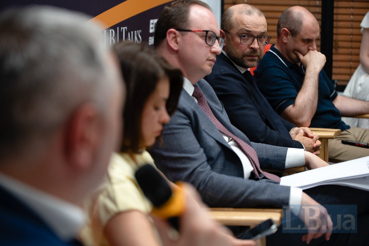 Олександр Кава, Леся Карнаух, Єгор Перелигін, Сергій Магдич,Дмитро Кисилевський (праворуч)
