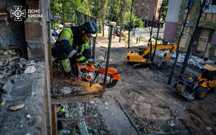 У Києві завершені роботи на місці влучання російської ракети в багатоповерхівку в Шевченківському районі