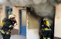 В Киеве из-за пожара в гимназии эвакуировали 1 500 человек