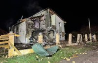 На Київщині через російські обстріли знищені авто та пошкоджені житлові будинки