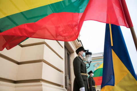 Парламент Литвы поддержал призыв о закрытии неба над Украиной