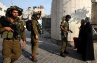 Израильские военные арестовали группу палестинцев