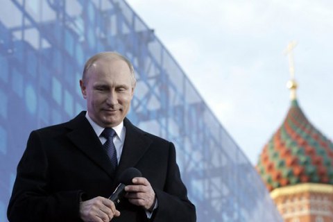 Путин заявил, что его право избираться на новый срок "само собой стабилизирует ситуацию в России" 