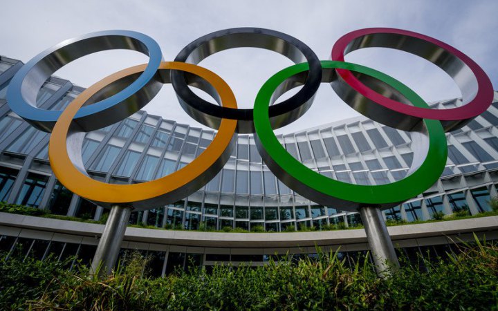 МОК залишив у силі санкції щодо російських спортсменів