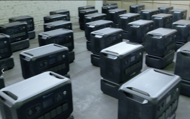 Третій армійський корпус отримав десятки потужних зарядних станцій від волонтерів   