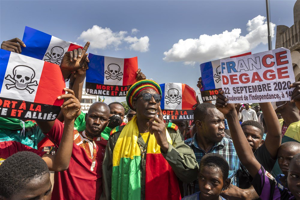 Малійці протестують проти військової присутності Франції в Малі на 60-ту річницю незалежності Малі, Бамако, 22 вересня 2020 р.