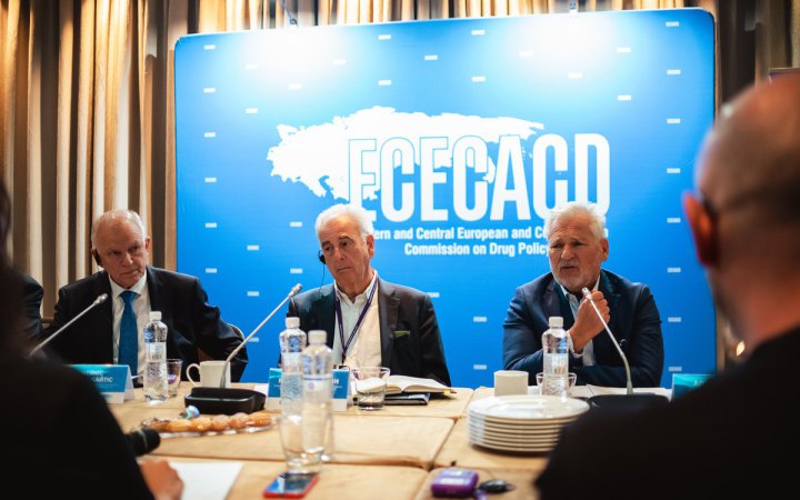 Зберігання наркотичних речовин “для себе” не може вважатися злочином: міжнародна комісія закликає скасувати кримінальну кару