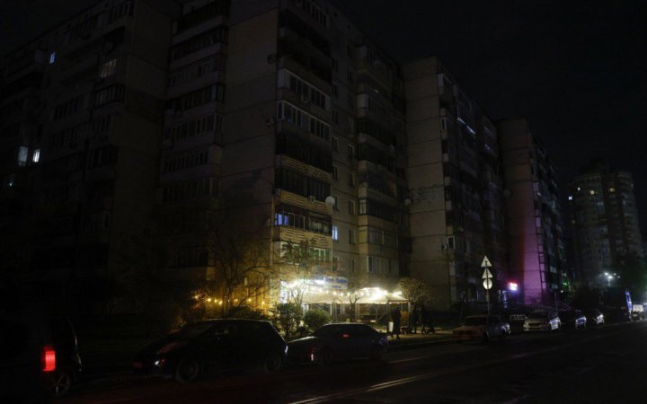 У понеділок діятимуть посилені графіки відключення світла, - Укренерго