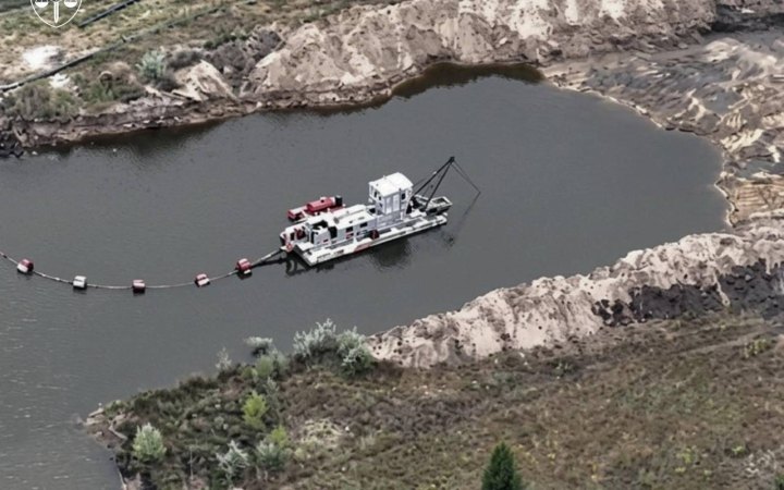 На Черкащині викрили масштабну схему незаконного видобутку піску з Дніпра на 750 млн грн
