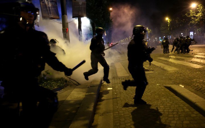 У Франції після перемоги ПСЖ у Лізі чемпіонів загинуло двоє людей, заарештували сотні людей