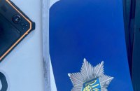 У Києві патрульні затримали чоловіка з мечем