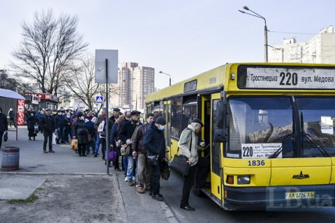 У Києві через ковід можуть обмежити роботу громадського транспорту і закрити дитсадки