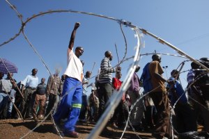 ЮАР: шахтеры заявили, что полиция застрелила еще одного демонстранта