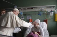 Папа Франциск відвідав українських дітей у ватиканській лікарні
