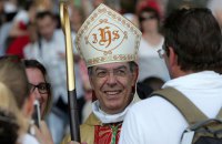 Папа Римский принял отставку архиепископа Парижа из-за "сексуального скандала" 