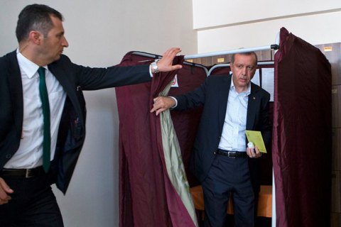 У Туреччині проходять дострокові парламентські вибори