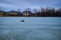 На Львівщині рятувальники витягнули чоловіка з крижаної води 