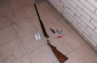 У селі біля Києва п'яний ревнивець влаштував стрілянину, намагаючись убити колишню