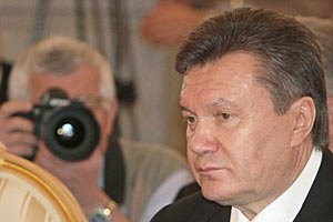 Янукович дозволив вимагати від чиновників відомості про майно