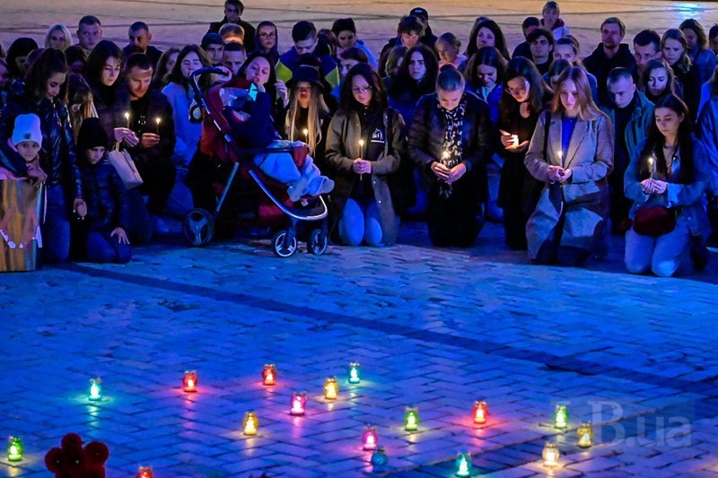 Вшанування полеглих українських героїв унаслідок теракту в Оленівці на Софійській площі на 40-ий день після трагедії), 6 вересня 2022 року