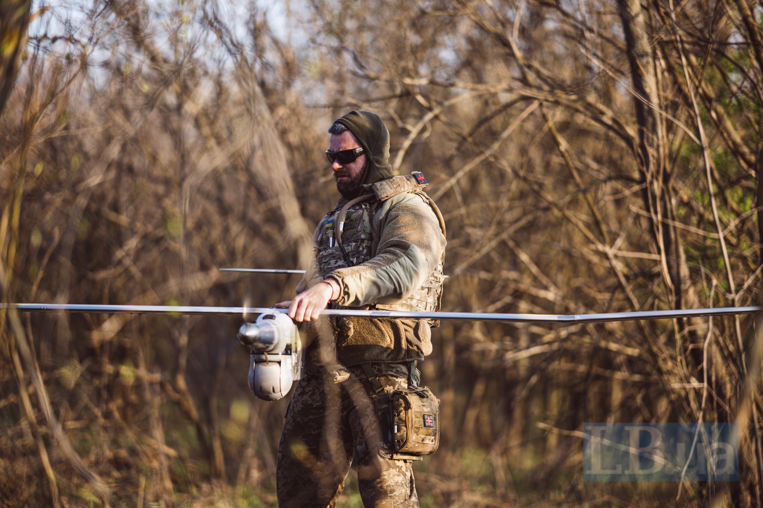 Тепловізійні камери <i>FlyEye</i> показують пересування техніки, склади боєприпасів і замасковані позиції, які
важко виявити вдень