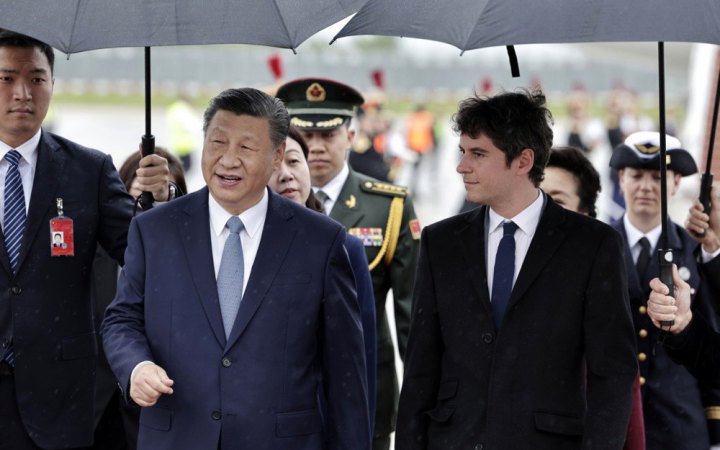 Сі Цзіньпін: Китай хоче працювати з Францією для "врегулювання кризи" в Україні