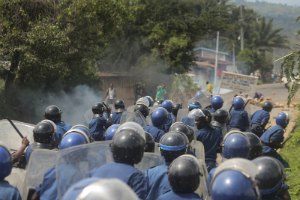 Поліція Бурунді застосувала сльозогінний для розгону протестувальників