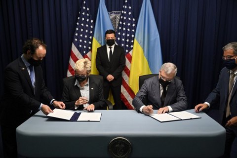 ​Міністри енергетики України та США у присутності Зеленського підписали заяву щодо посилення співпраці 