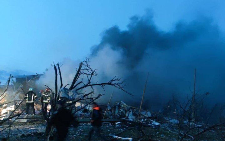 У передмісті Дніпра пролунав вибух:  пошкоджений будинок, 20 поранених, серед них – п'ятеро дітей (оновлено)