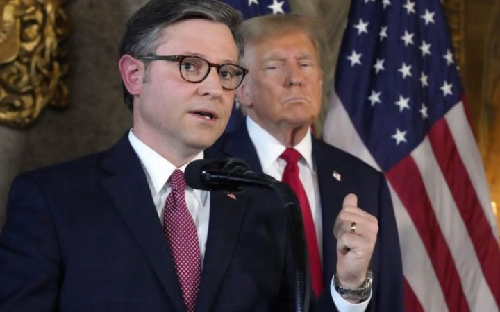 Спікер Джонсон визнав, що Трамп "тролить" демократів історіями про свій третій термін