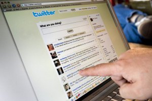 Роскомнадзор сообщил об обещании Twitter удалить аккаунты "Правого сектора"