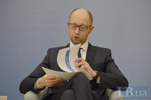 Яценюк задекларировал 2 млн гривен дохода в 2015 году