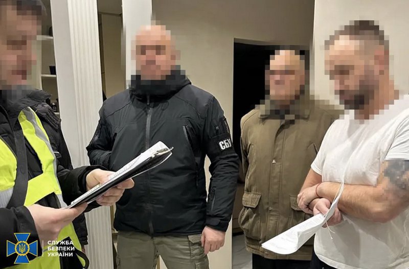 Правоохоронці проводять обшуки в Руслана Світлого та вручають йому підозру