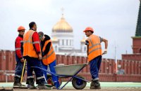 Розвідка: Росія масово завозить трудових мігрантів із Азії та Африки на тлі дефіциту робочої сили