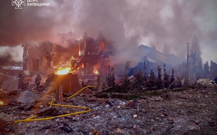 Зеленський: за цей тиждень Росія застосувала по Україні понад 1,3  тисячі ударних дронів та 1400 КАБів