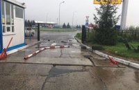 Из Польши в Украину пытался прорваться автомобиль, который снес два шлагбаума