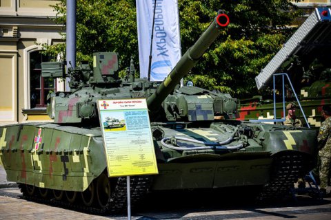 Турчинов анонсував "серйозну програму" закупівлі танків для ЗСУ