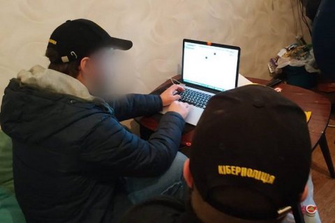 ​Чотирьох українців підозрюють у створенні онлайн-платформи з продажу персональних даних в DarkNet