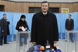Янукович: у нас на выборах будут международные надзиратели