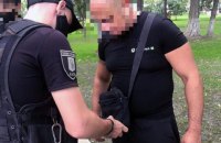 Поліція затримала чоловіка, який погрожував журналістам ножем у центрі Києва