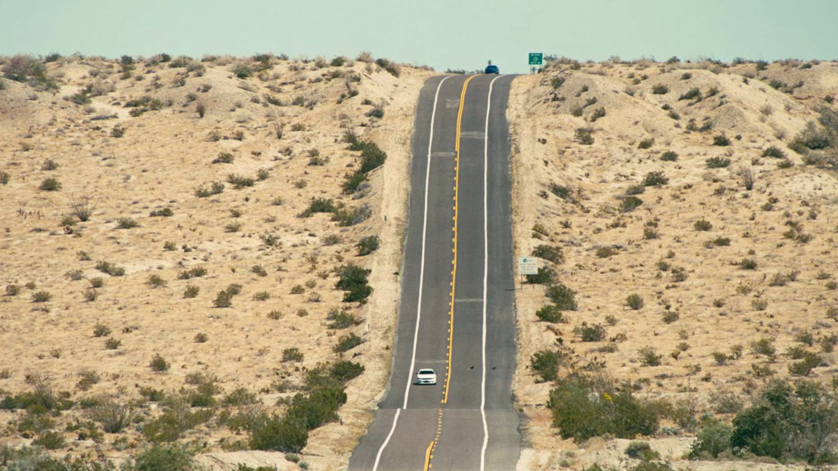 Кадр з фільму 'Одна битва за іншою'